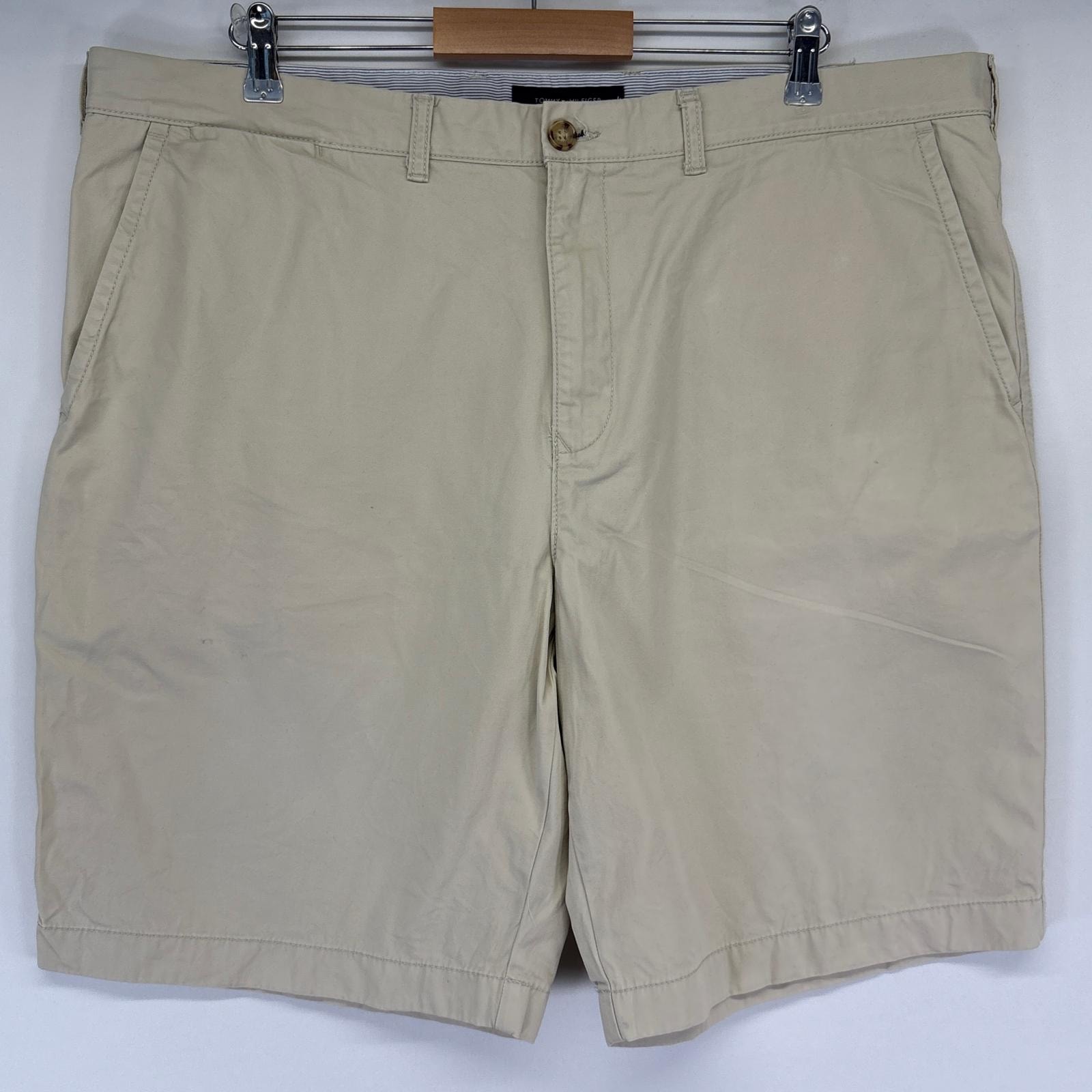 古着 トミーヒルフィガー TOMMY HILFIGER ショートパンツ チノショーツ ハーフ 半ズボン 短パン ワンポイントロゴ w42  ベージュ系 メンズ