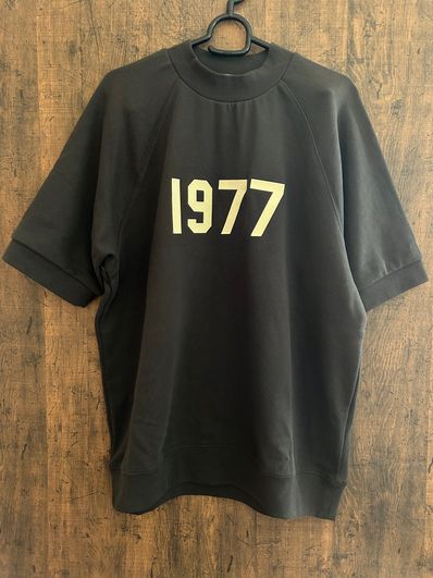 FEAR OF GOD ESSENTIALS 1977 SS RAGLAN CREWNECK "Iron"