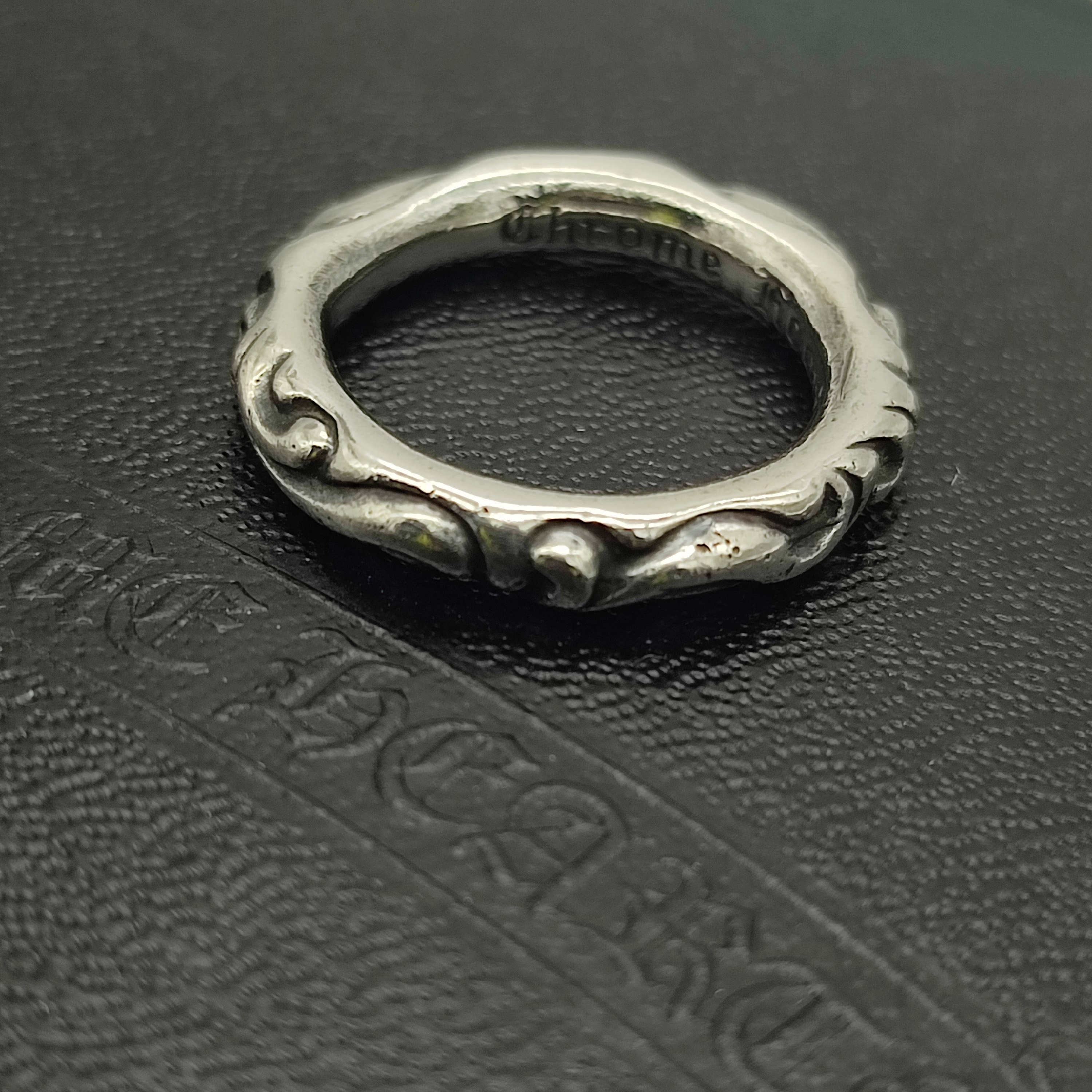 Chrome Hearts Scroll Band Ring "Silver"