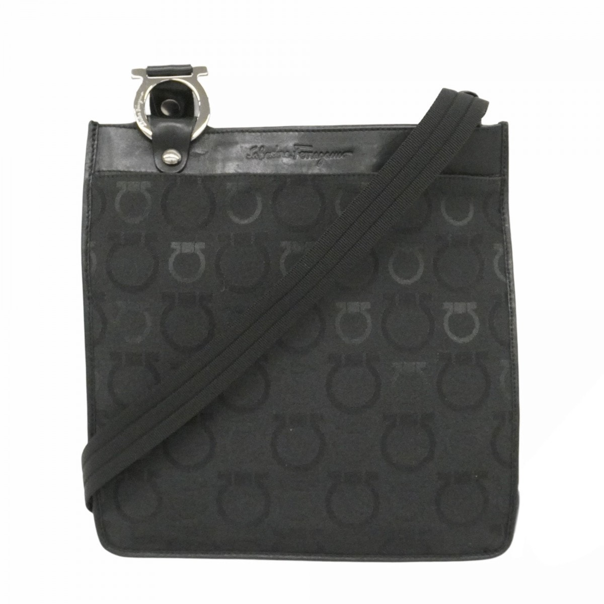 【6dd4301】サルヴァトーレフェラガモ ショルダーバッグ ガンチーニ キャンバス ブラック シルバー金具【中古】レディース