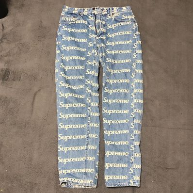 Supreme Frayed Logos Regular Jean "Blue"