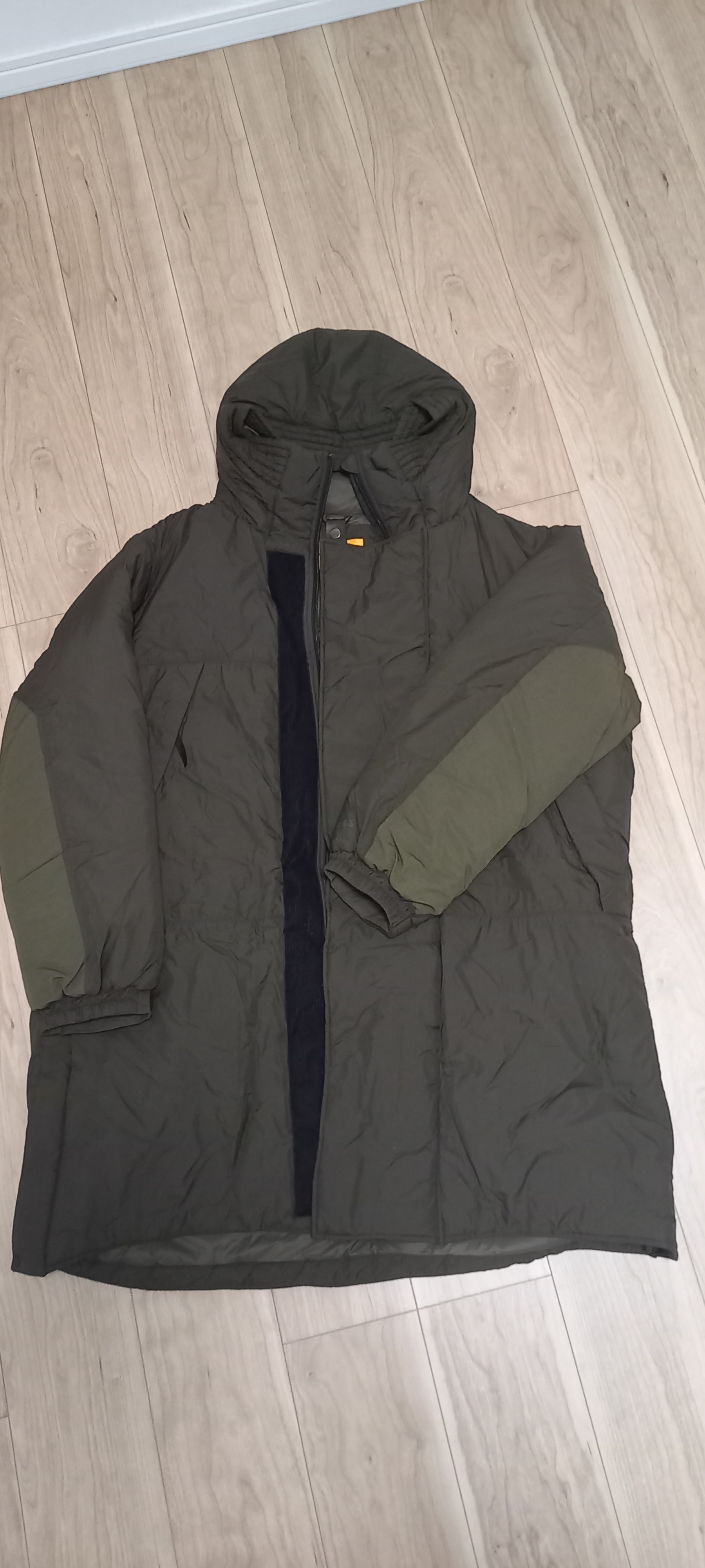 HOODED PRIMALOFT JACKT BY WILDTHING