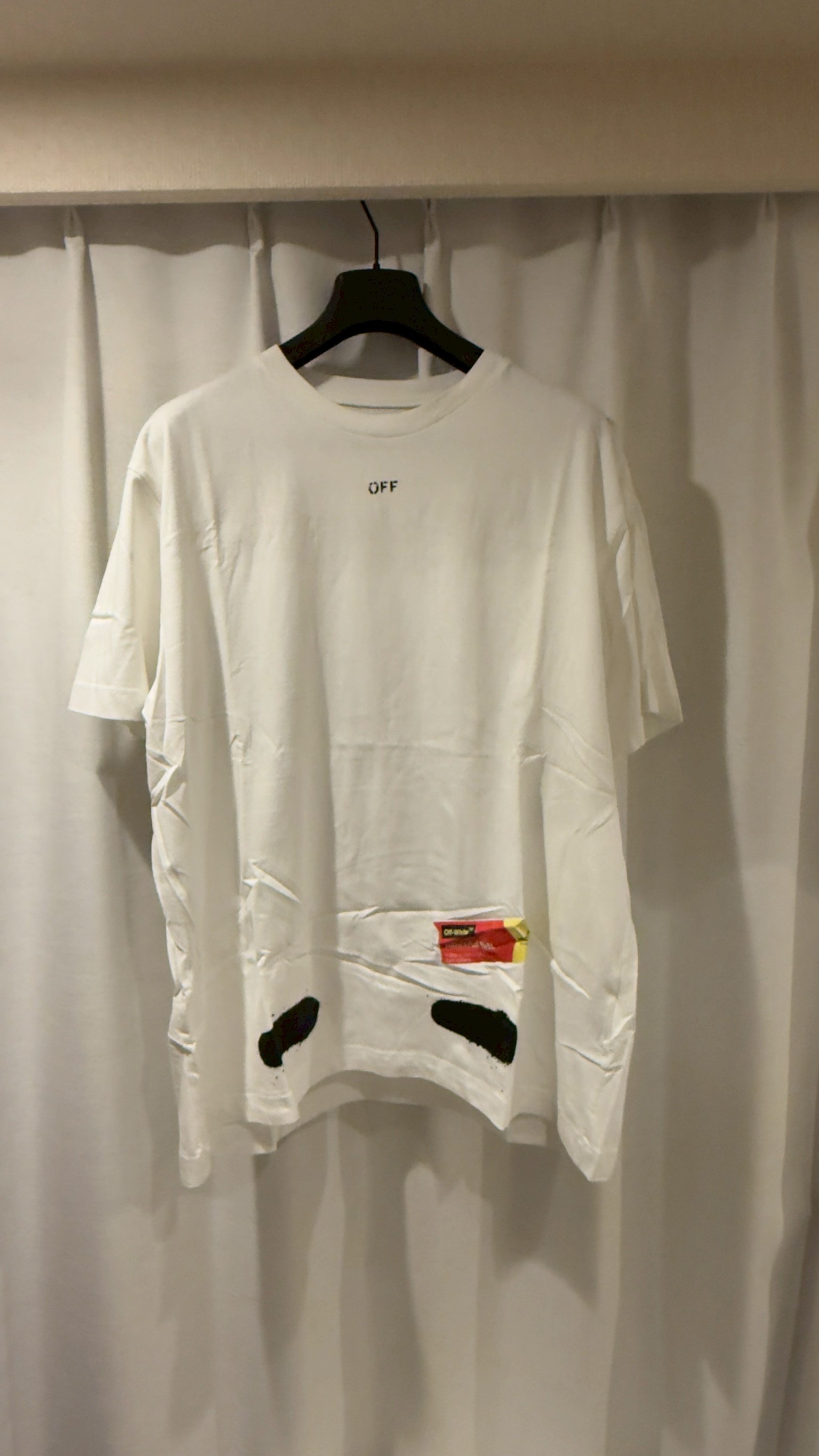 オフホワイト Tシャツ