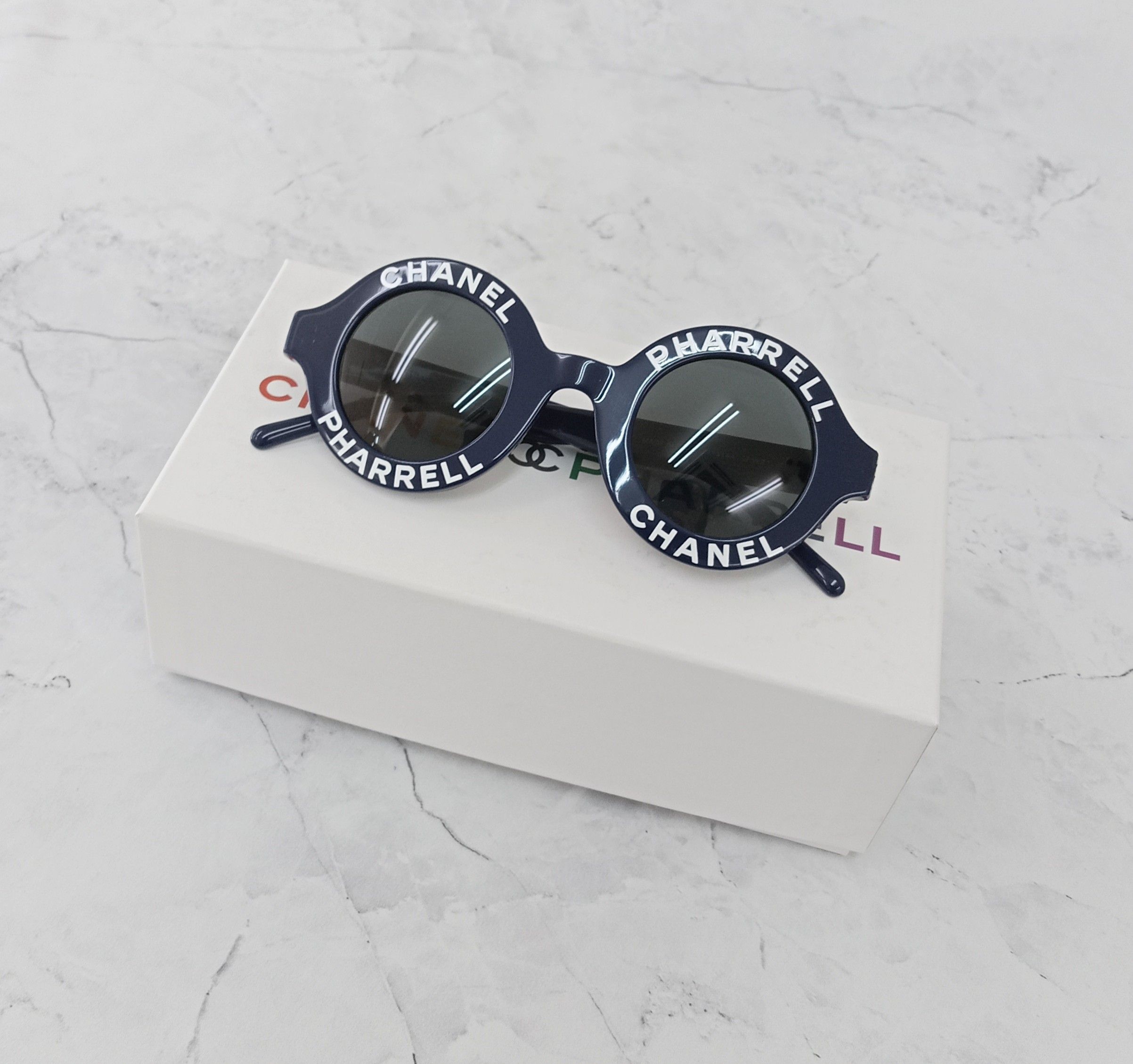 シャネル サングラス ネイビー ファレル ウィリアムス CHANEL コラボ カプセルコレクション 限定 cc ココマーク