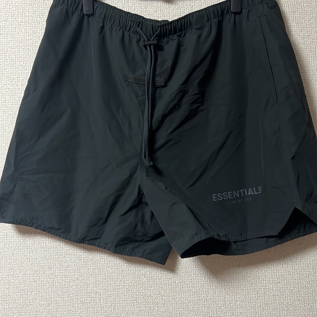 FEAR OF GOD ESSENTIALS Volley Short "Black/Stretch Limo"