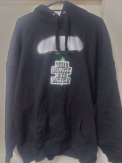 ブラックアイパッチ H & M コラボ