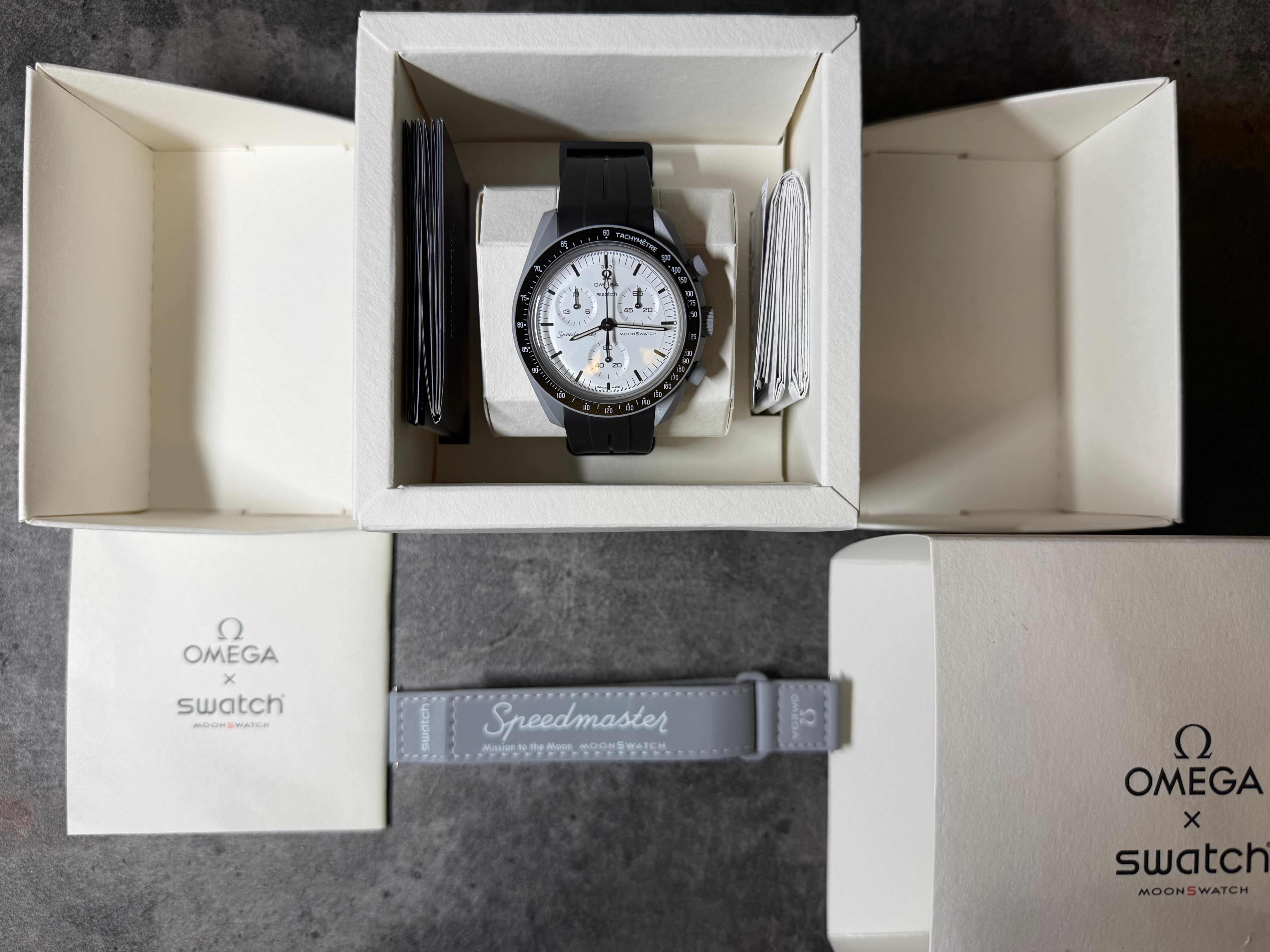 Swatch x OMEGA BIOCERAMIC MoonSwatch 1965 "Gray/White" SO33M106