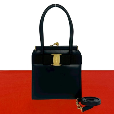 Salvatore Ferragamo サルヴァトーレフェラガモ ヴァラリボン 金具 レザー ショルダーバッグ ブラック
43547