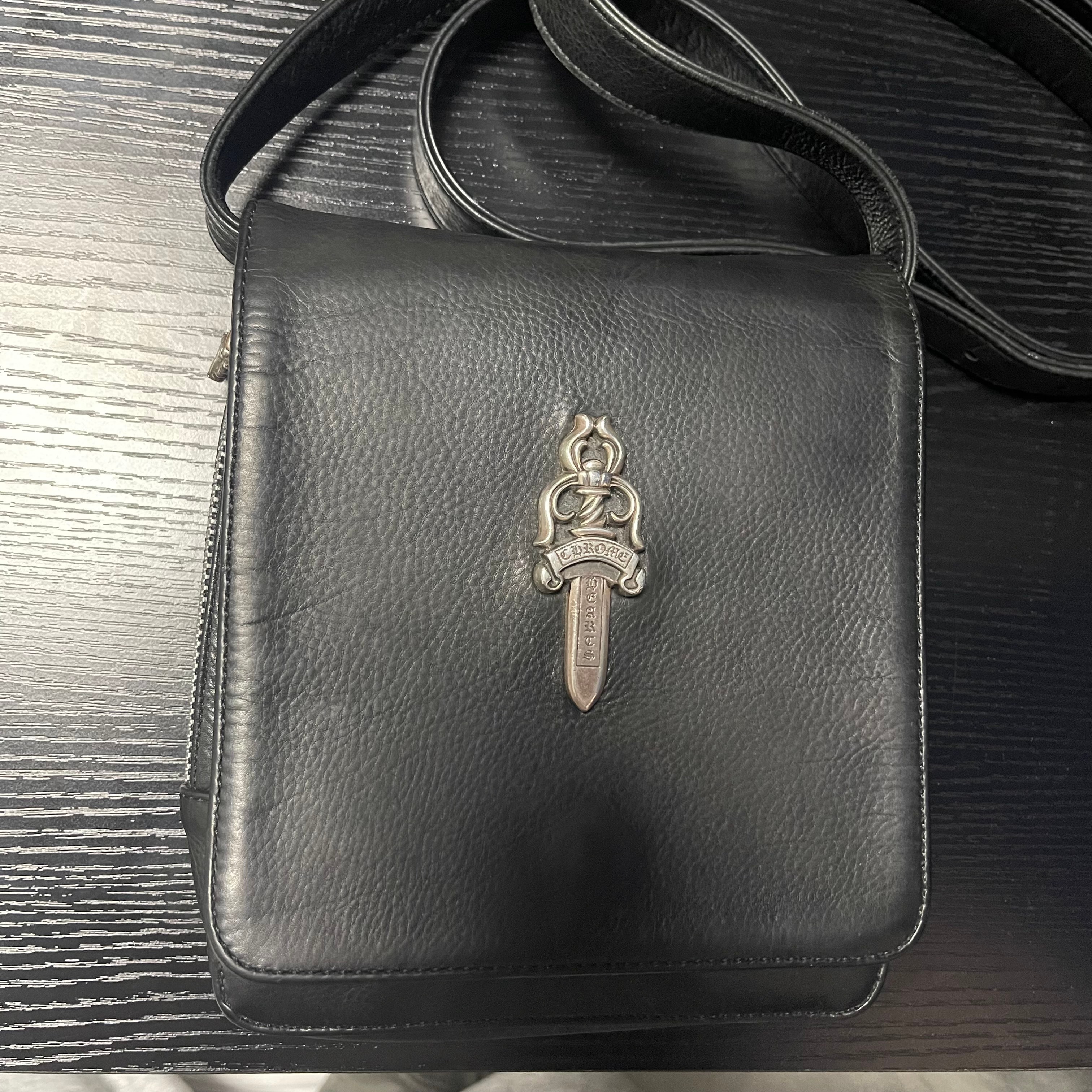 クロムハーツ マイロ ラージ ダガー メールショルダーバッグ "ブラック"