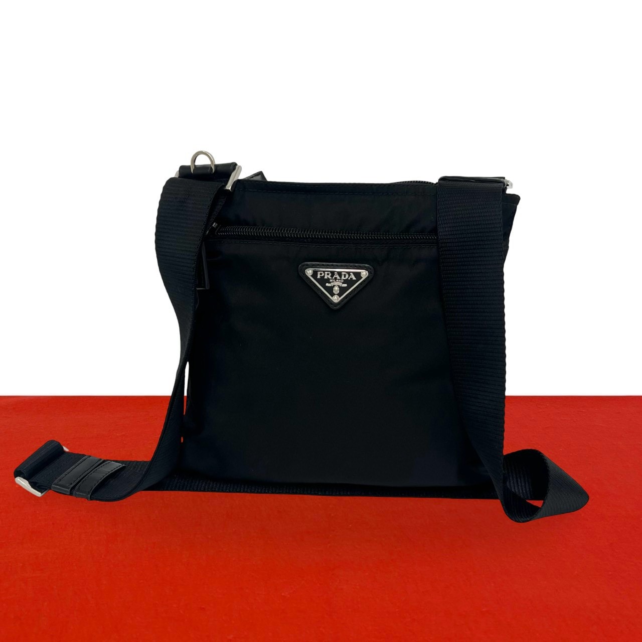 PRADA プラダ 三角 ロゴ 金具 ナイロン レザー ショルダーバッグ ブラック
93992