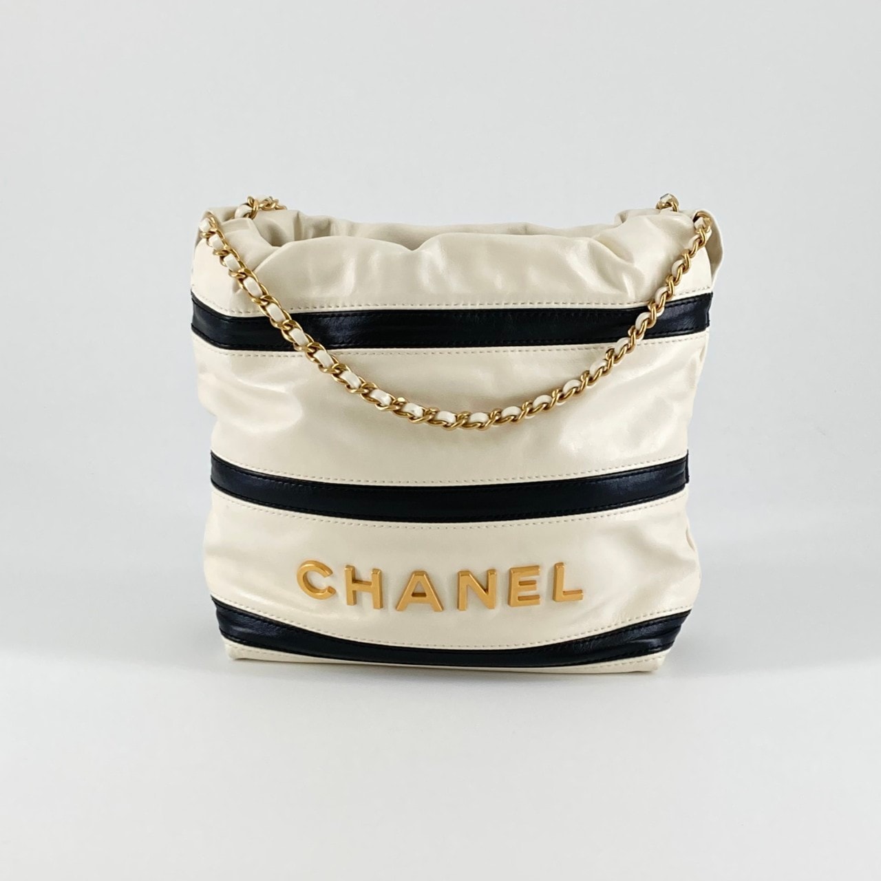 CHANEL(シャネル) CHANEL22 ランダムシリアル AP0250 ハンドバッグ ホワイト×ネイビー