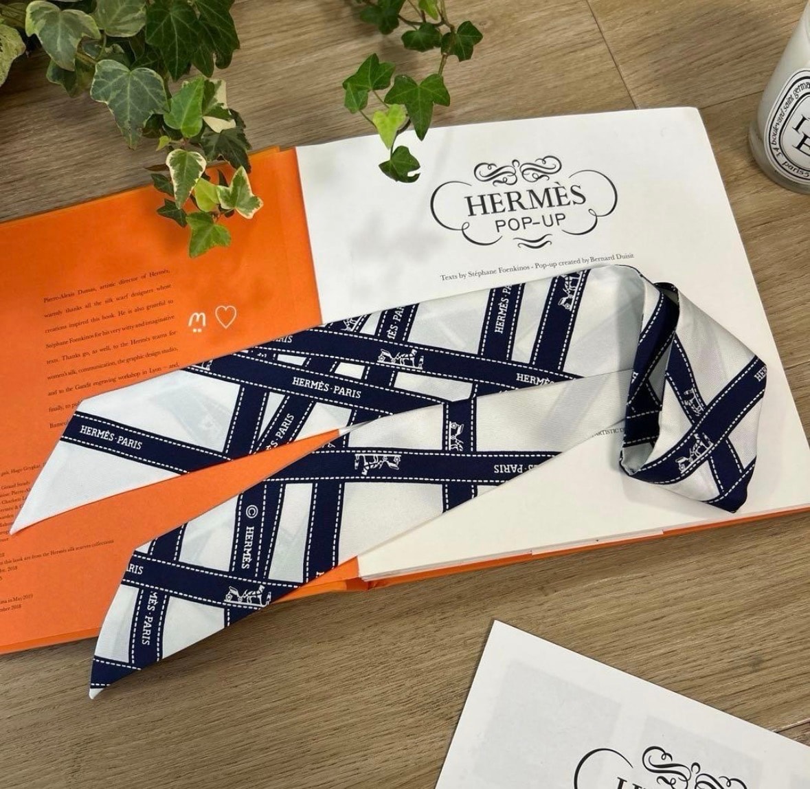 HERMESエルメス　ツイリー　ボルデュックリボン　シルクスカーフ　ネイビー