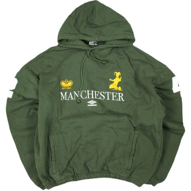 umbro x SLAM JAM アンブロ スラムジャム 25AW 別注 MANCHESTER MASKED HOODIE マンチェスターマスクフーディー UBMW0395FA245 L Dark Olive 裏起毛 スウェットプルオーバーパーカー トップス