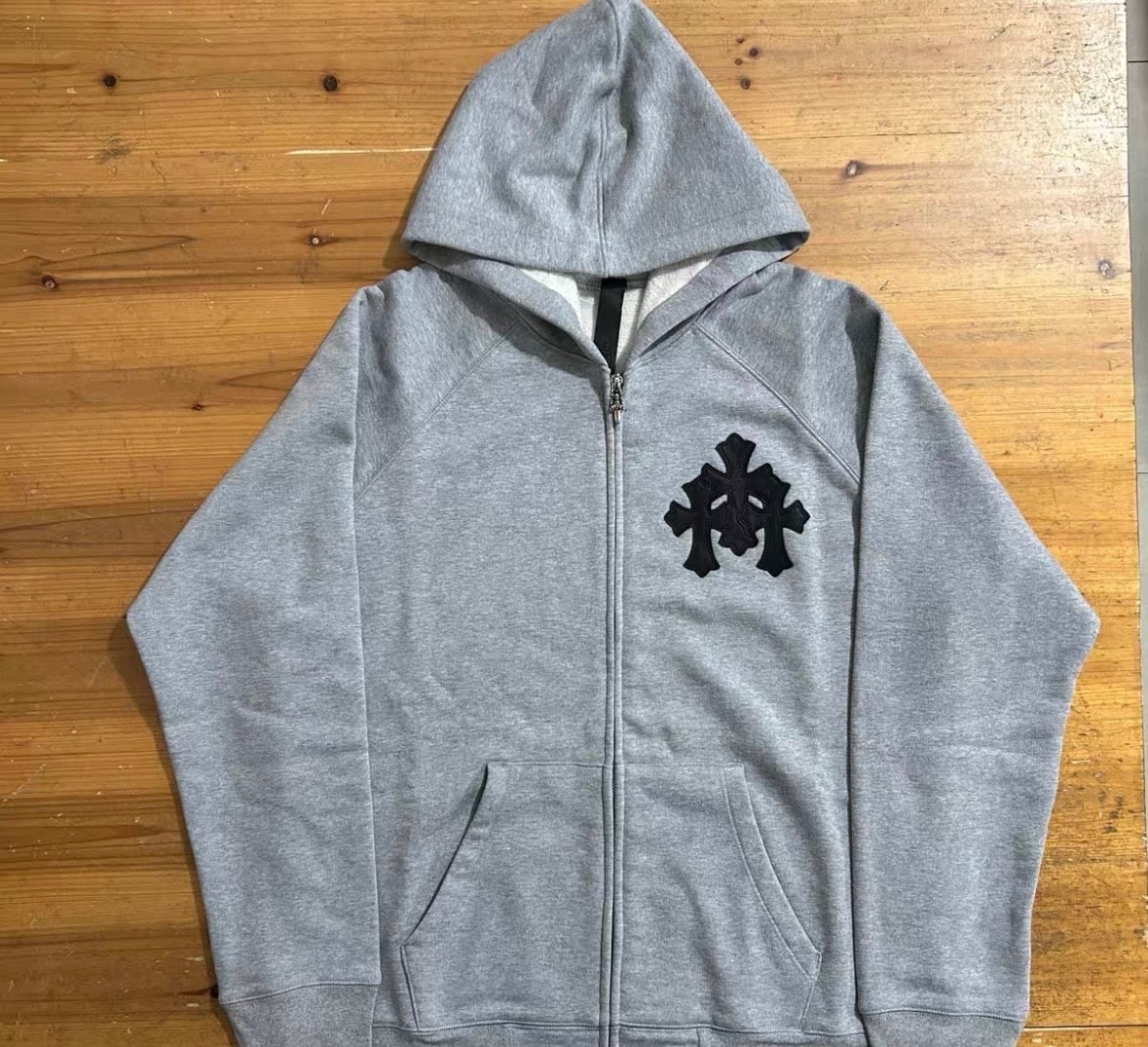 クロムハーツ ワイノット クロスパッチジップアップ フーディー "グレー/シルバー"