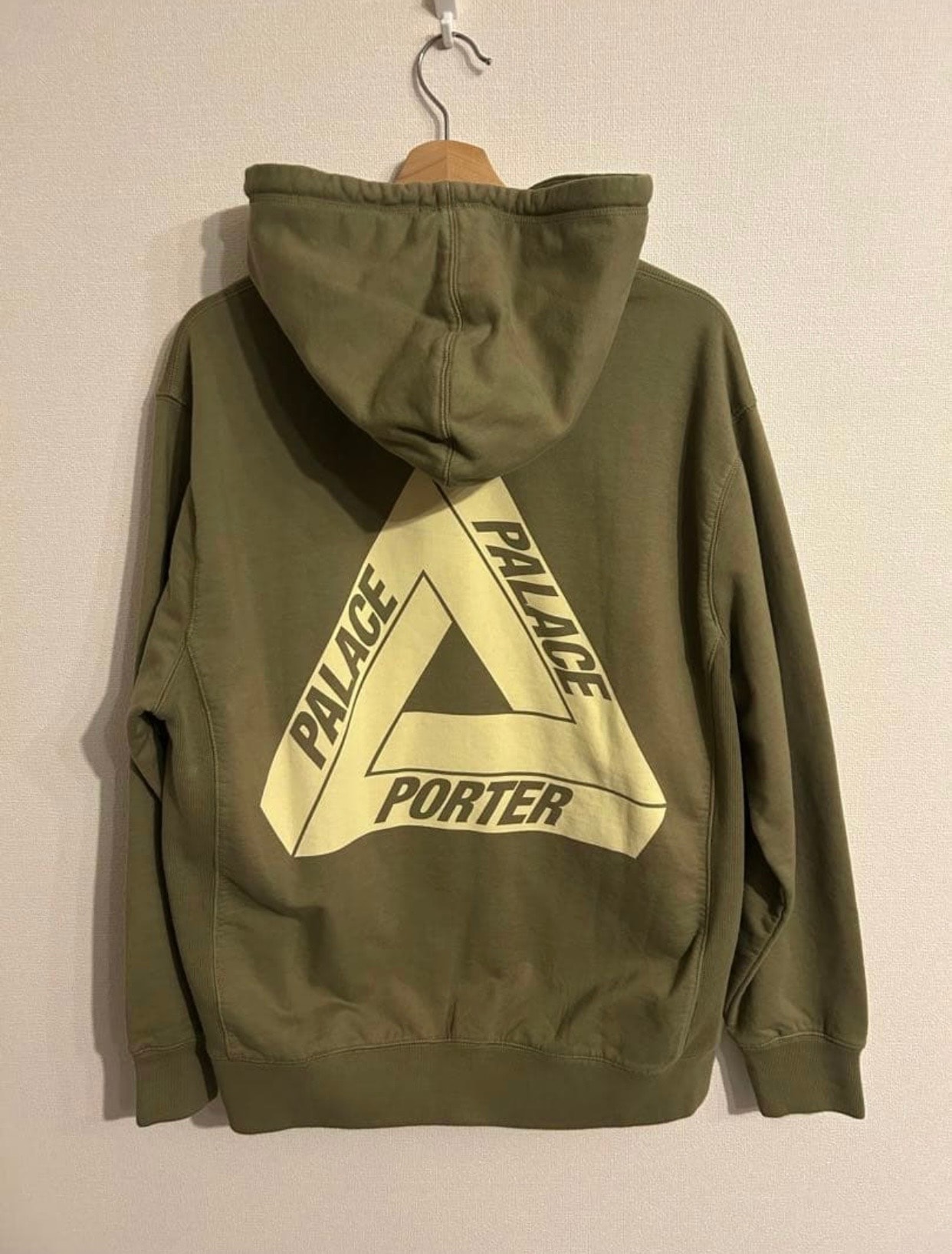PALACE PORTER Tri-Ferg Hood "Olive"