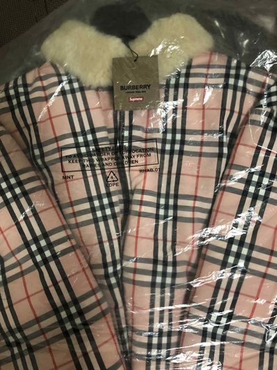 Supreme / Burberry Shearling Collar Down Puffer Jacket "Pink"