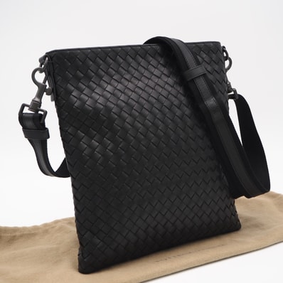 美品 BOTTEGAVENETA ボッテガヴェネタ イントレチャート小 レザー ショルダーバッグ 386812 ショルダーバッグ ブラック レザー メンズ