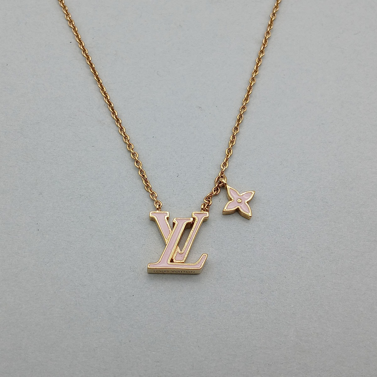 LOUIS VUITTON ルイ・ヴィトン LVアイコニック エナメル ネックレス MO1215 メタル ゴールド  レディース【中古】