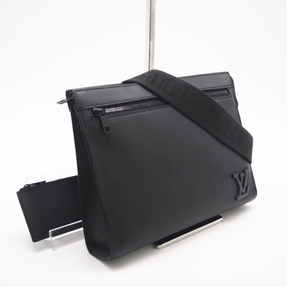 LOUIS VUITTON ルイ・ヴィトン LVアエログラム メッセンジャー ヴォワヤージュ ノワール M59329 2wayショルダーバッグ ブラック レザー メンズ