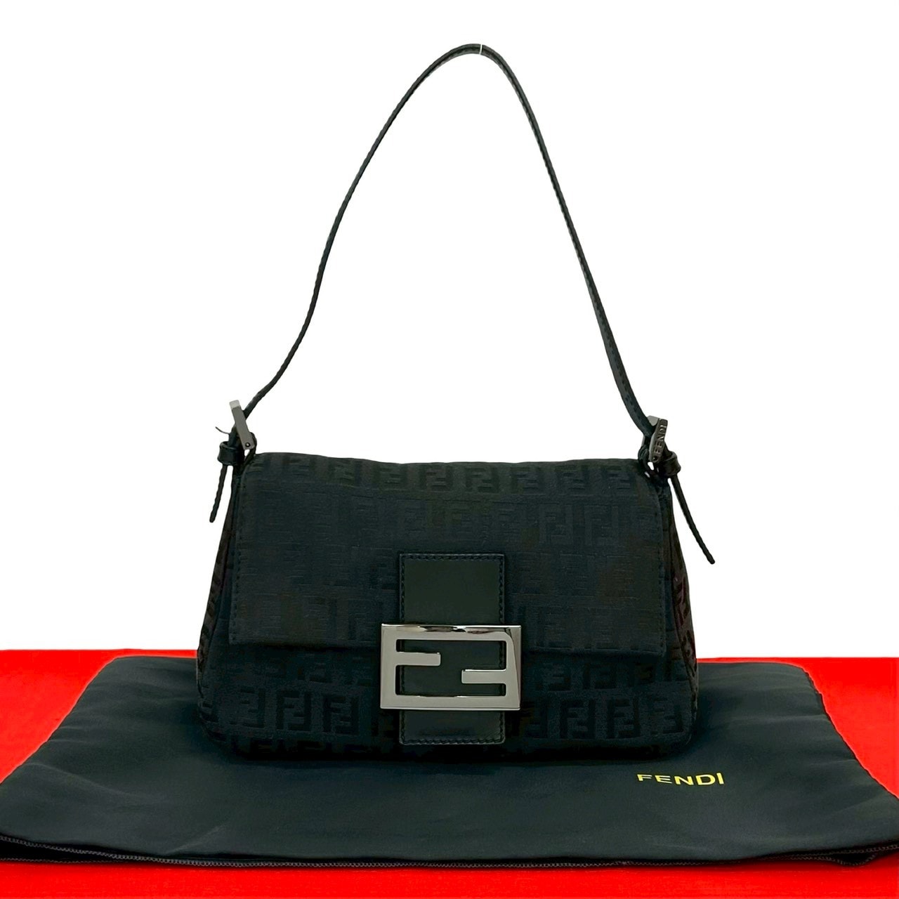 FENDI フェンディ マンマバケット ズッカ FF 柄 キャンバス レザー ショルダーバッグ グレー
 21683