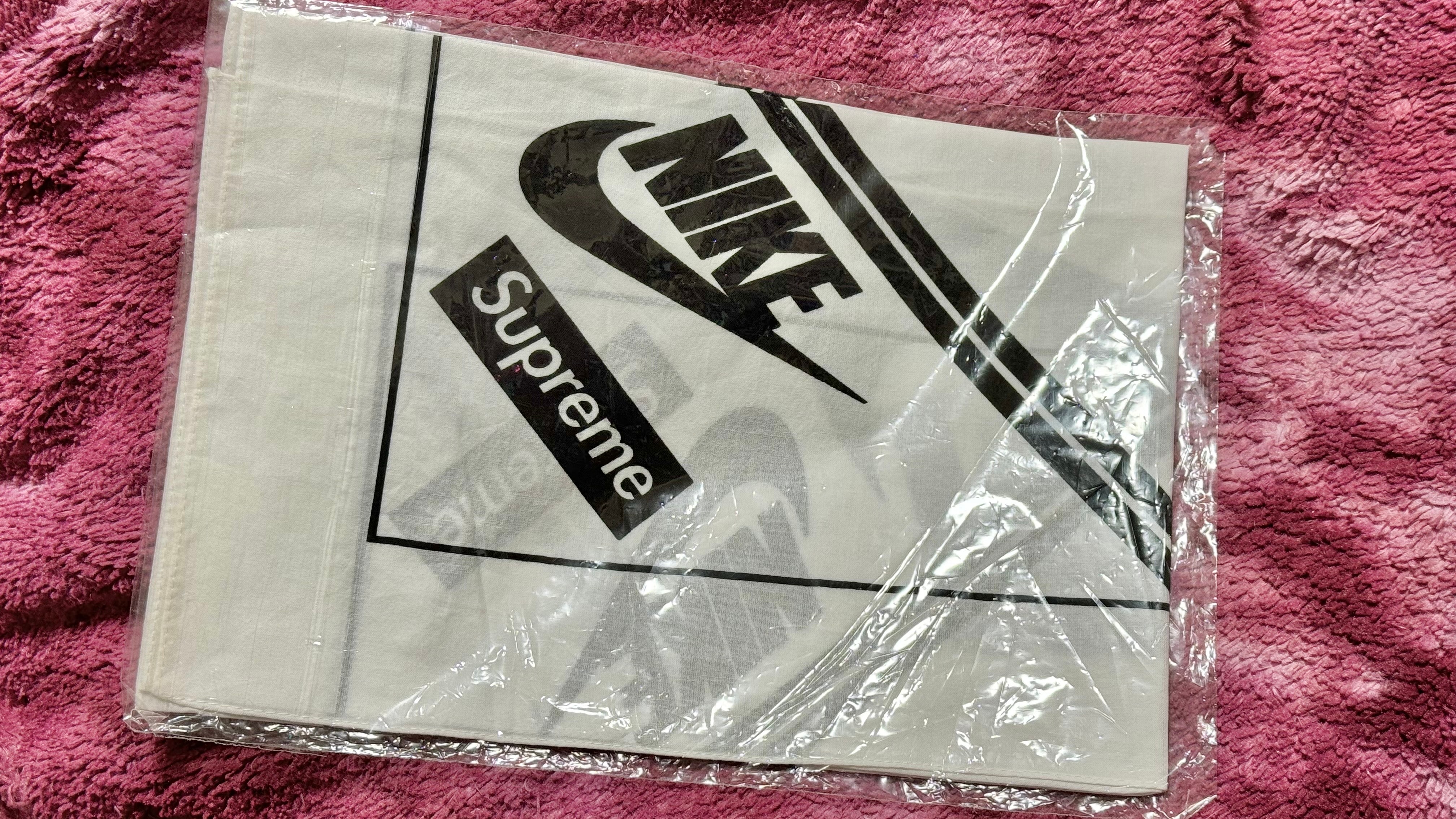 シュプリーム ナイキ バンダナ "ホワイト"