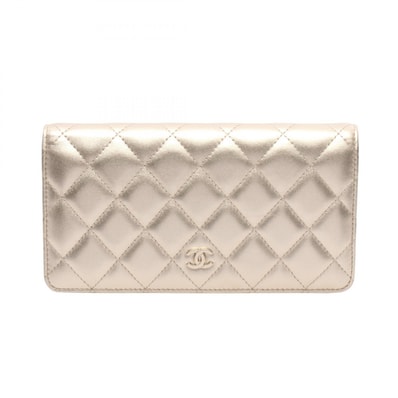 シャネル CHANEL マトラッセ 二つ折り長財布 財布 ラムスキン(羊革) レディース ゴールド系 【中古】