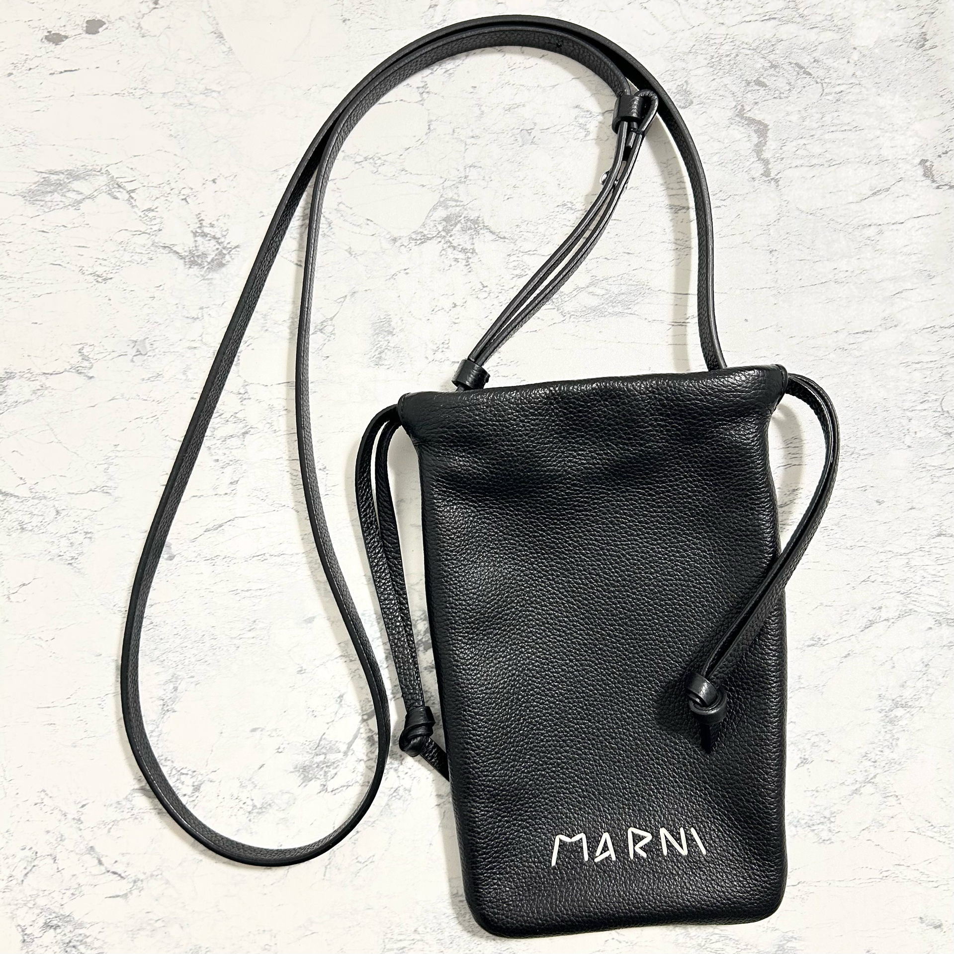 MARNI マルニ ショルダーバッグ ブラック レザー クロスボディ バッグ
