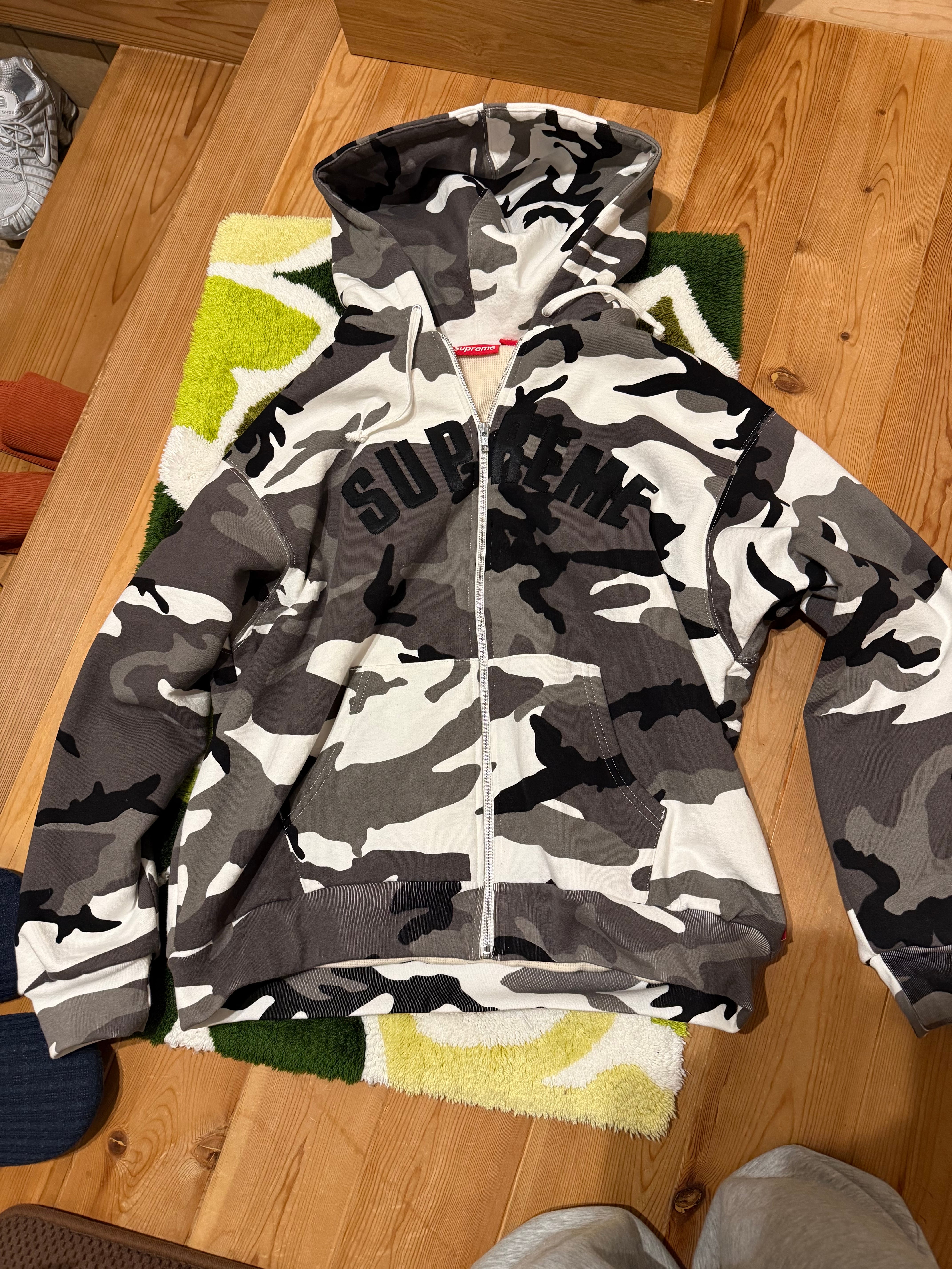 早い者勝ち！格安！シュプリーム サーマルジップアップフード スウェットスノーカモ Supreme Arc Thermal Lined Zip Up Hooded Sweatshirt 