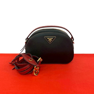 PRADA プラダ 三角ロゴ 金具 レザー ショルダーバッグ ブラック
92483