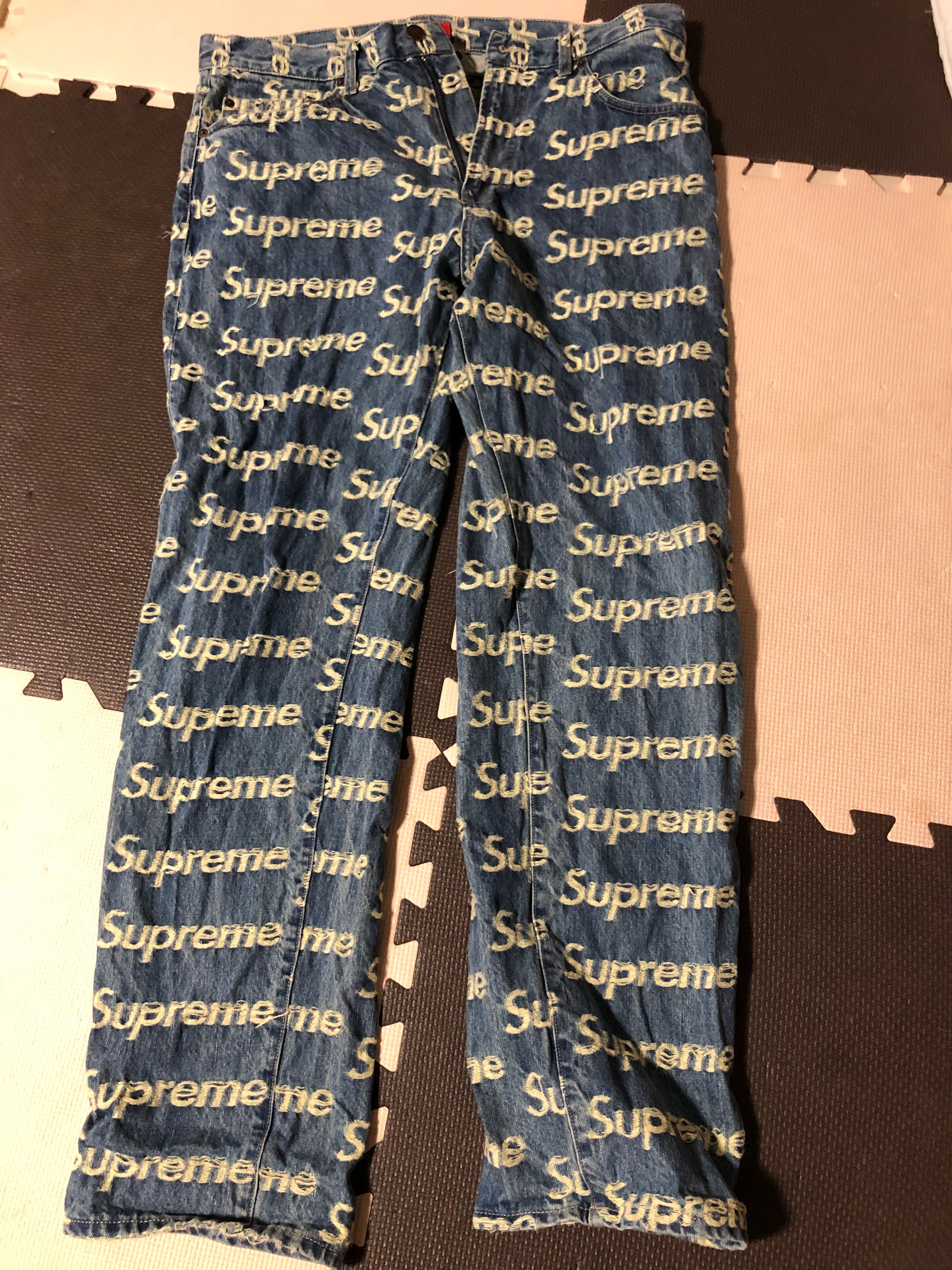 Supreme Frayed Logos Regular Jean "Blue"