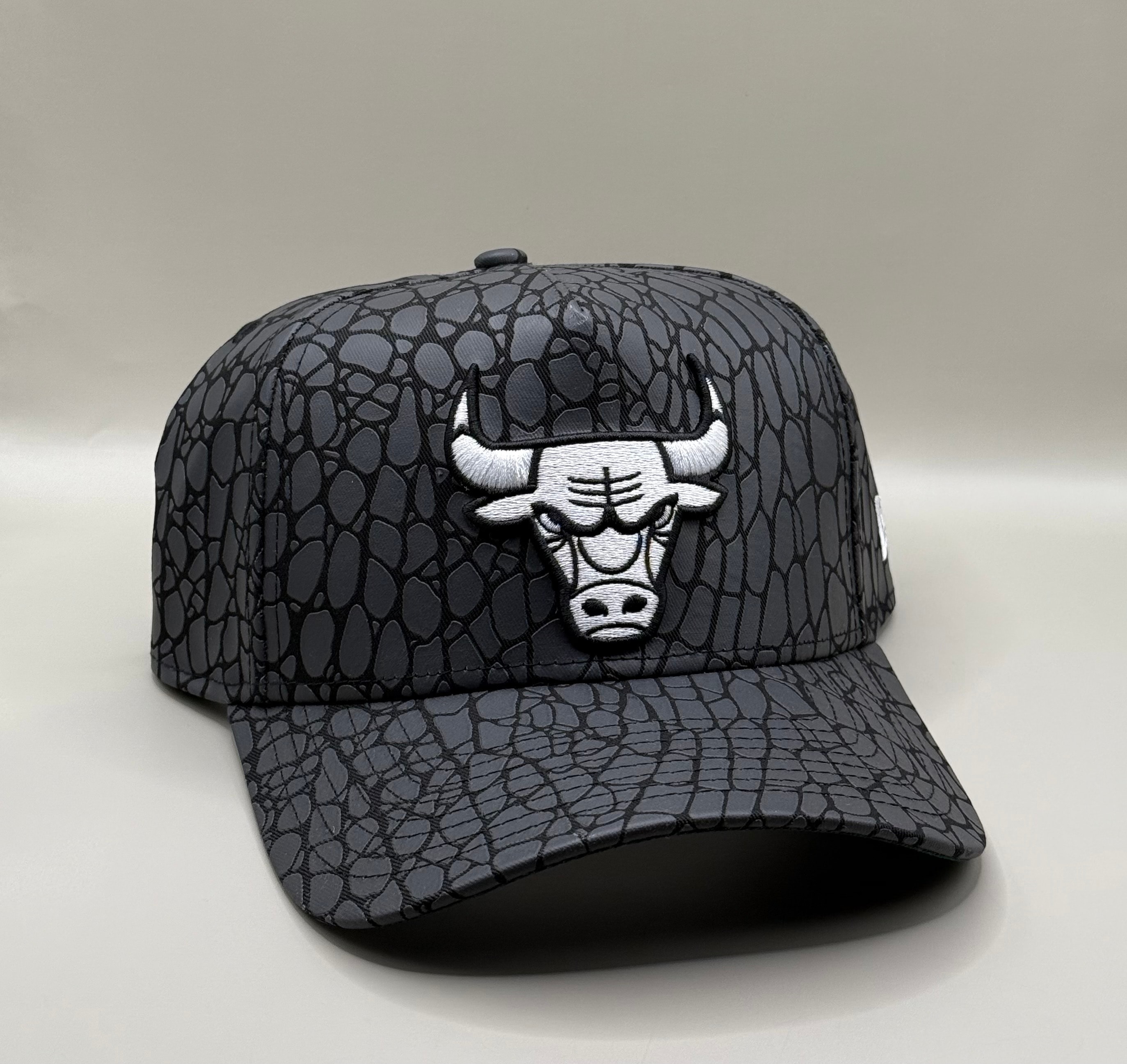 NEW ERA 9FORTY シカゴ・ブルズ クロコダイル調 ブラック