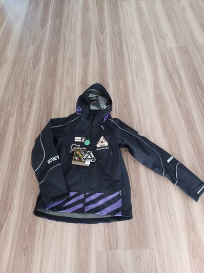 PALACE AMG Gore-Tex Jacket "Black"