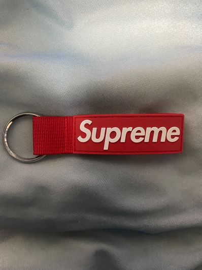 Supreme Webbing Keychain "Red" (20FW)