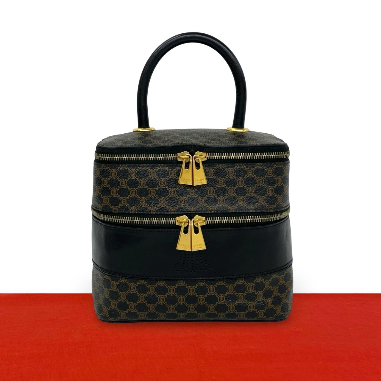 CELINE セリーヌ マカダム ブラゾン トリオンフ 柄 レザー PVC ハンドバッグ ブラック
 38281