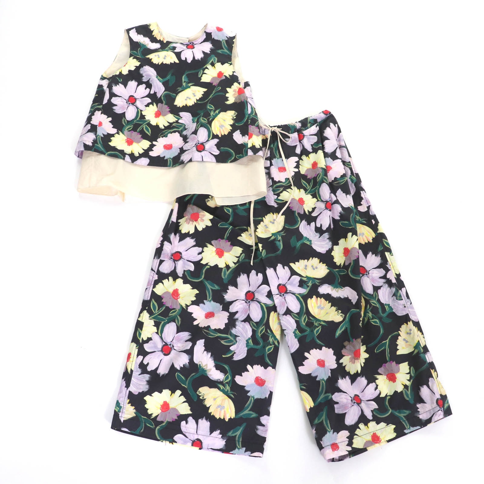 極美品 マルニ
セットアップ マルチ レディース カットソー36/パンツ40