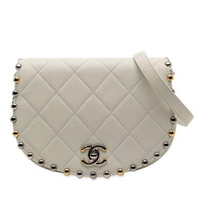 シャネル マトラッセ ココマーク 斜め掛け チェーン ショルダーバッグ ホワイト レザー レディース CHANEL 【中古】
