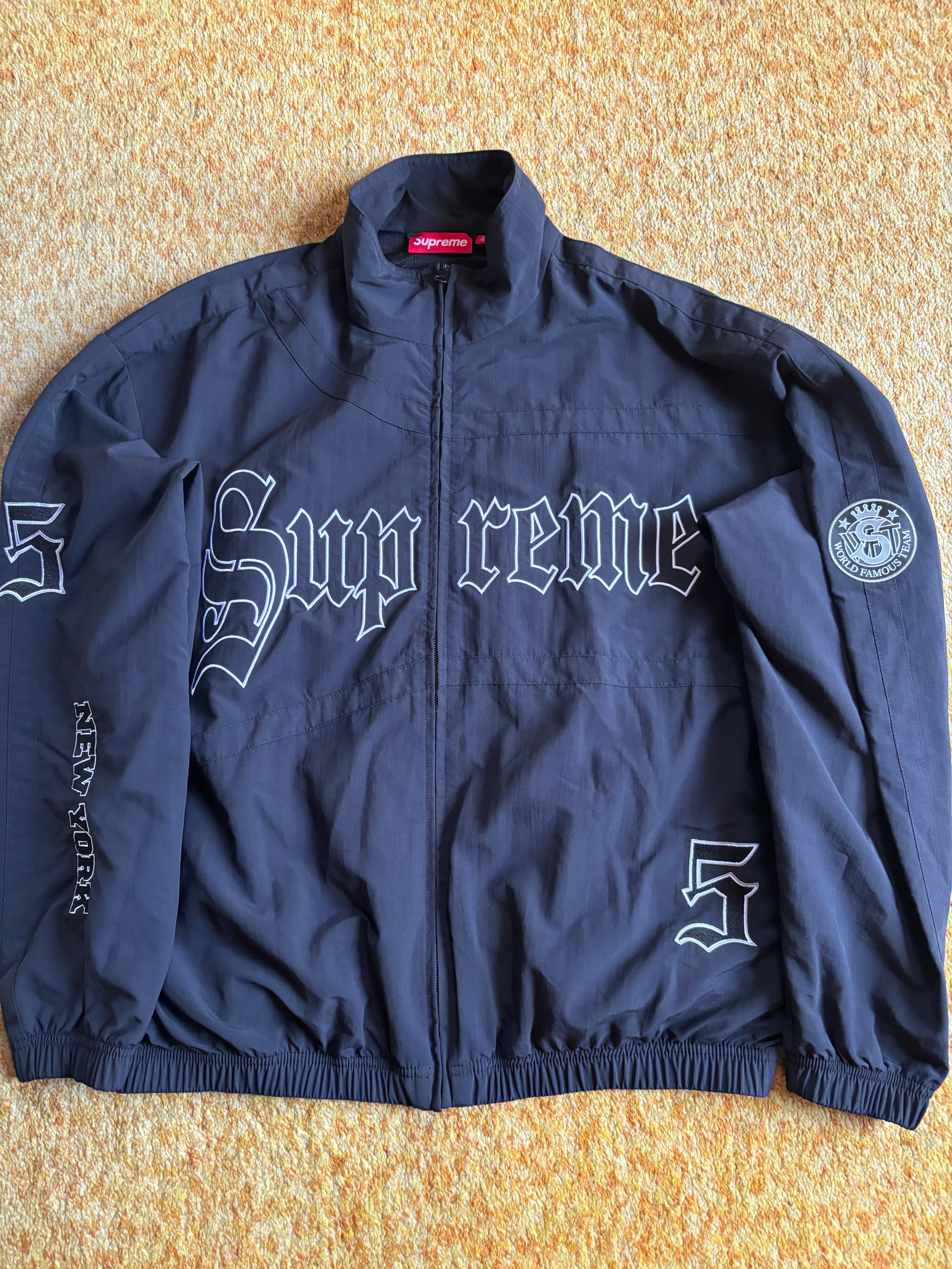 Supremeオールドイングリッシュロゴ トラックジャケット Supreme Old English Track Jacket (SS25) - $178