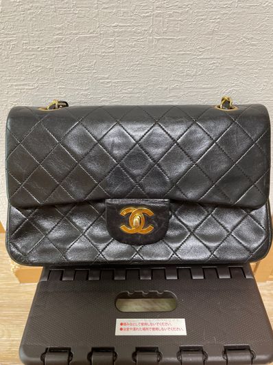 CHANEL Lambskin Matelasse Shoulder Bag "Black"