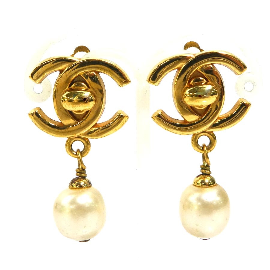 シャネル CHANEL イヤリング ココマーク メタル/フェイクパール ゴールド/オフホワイト レディース【中古】 e61752i