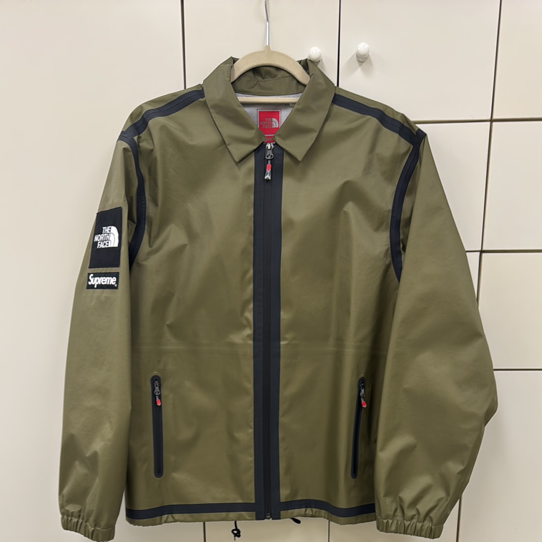 Supreme x The North Face Summit Series Outer Tape Seam Coaches