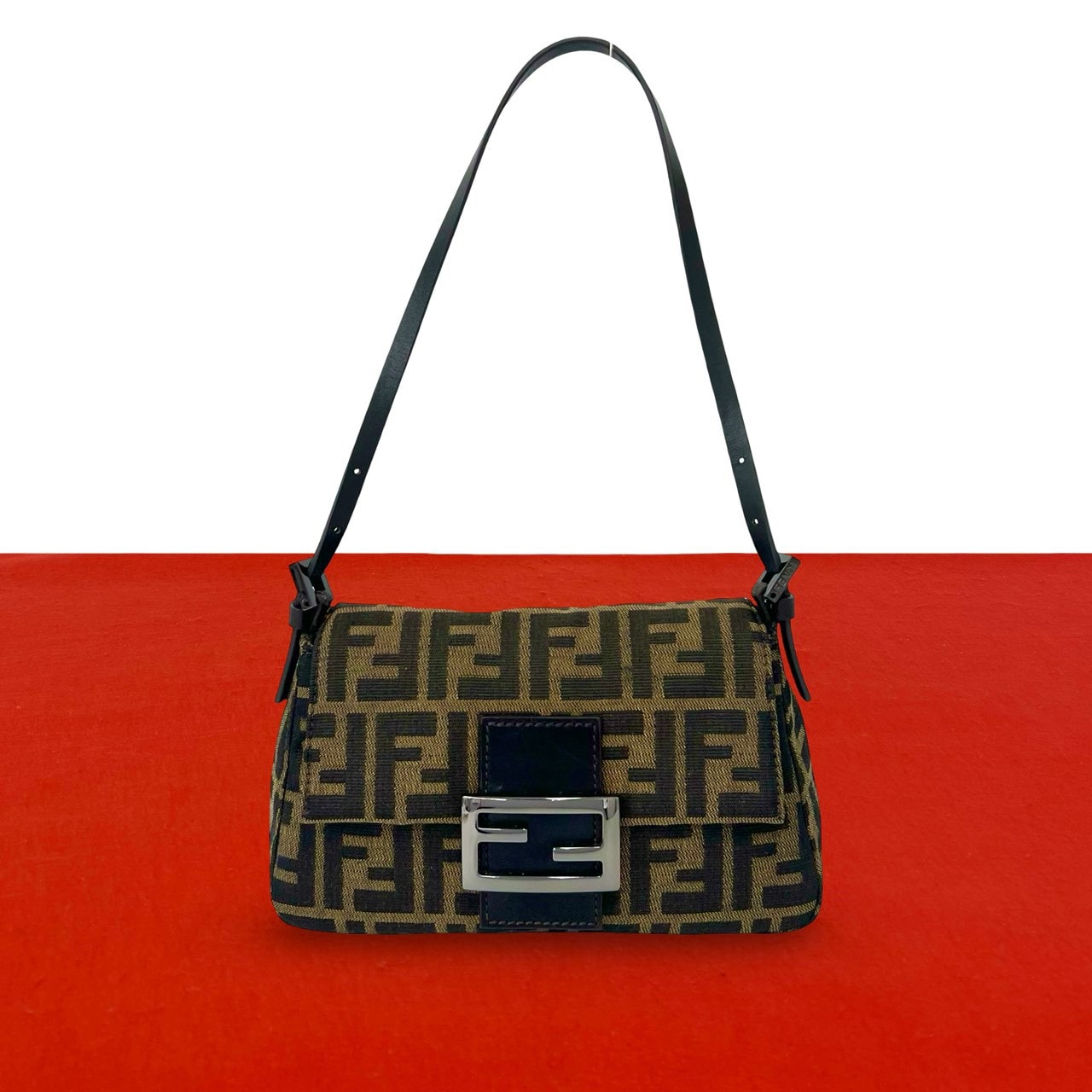 FENDI フェンディ ズッカ 柄 FF ロゴ 金具 キャンバス レザー ハンドバッグ ブラウン
 17746