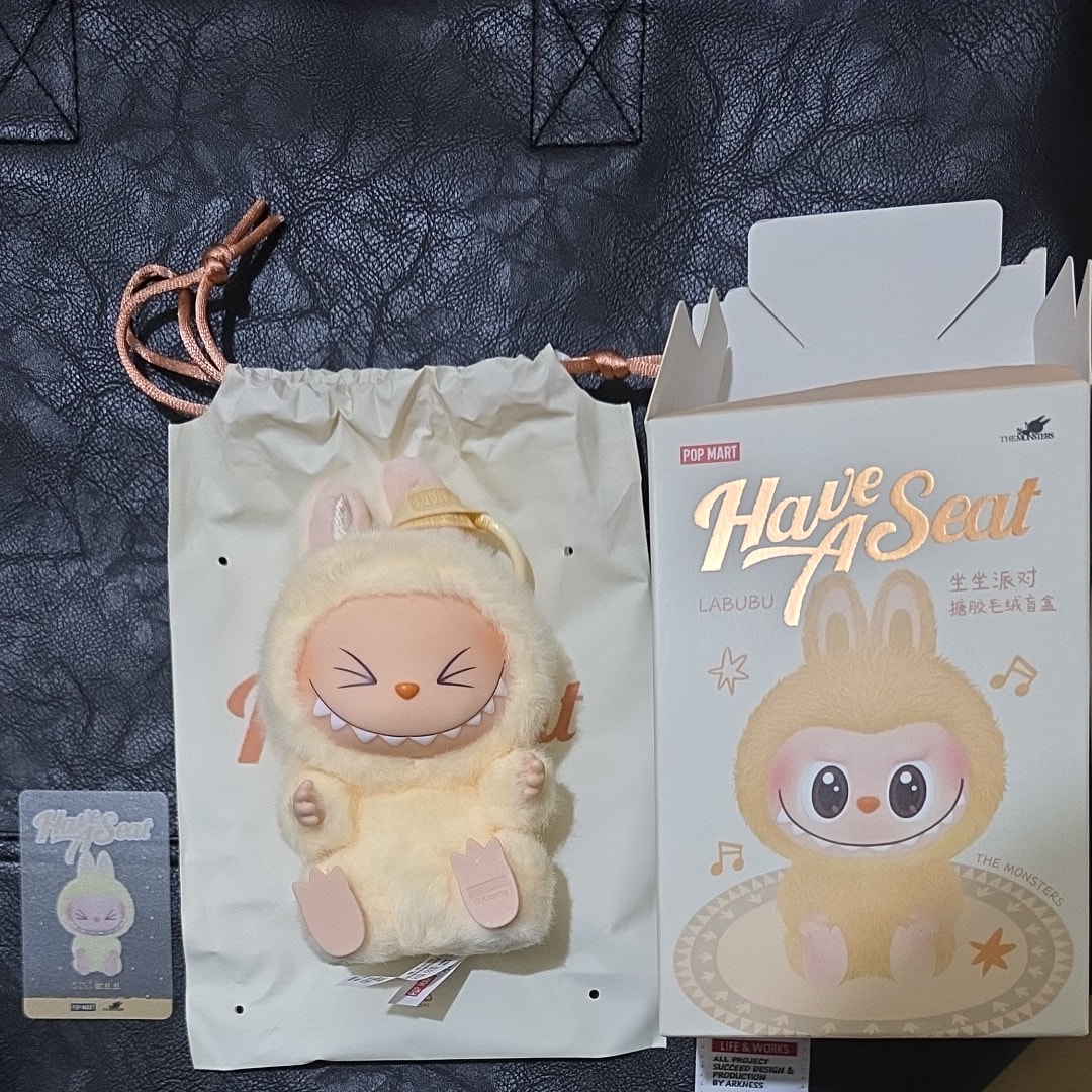 ポップマート ザ モンスターズ (ラブブ) ハブアシート ぬいぐるみ