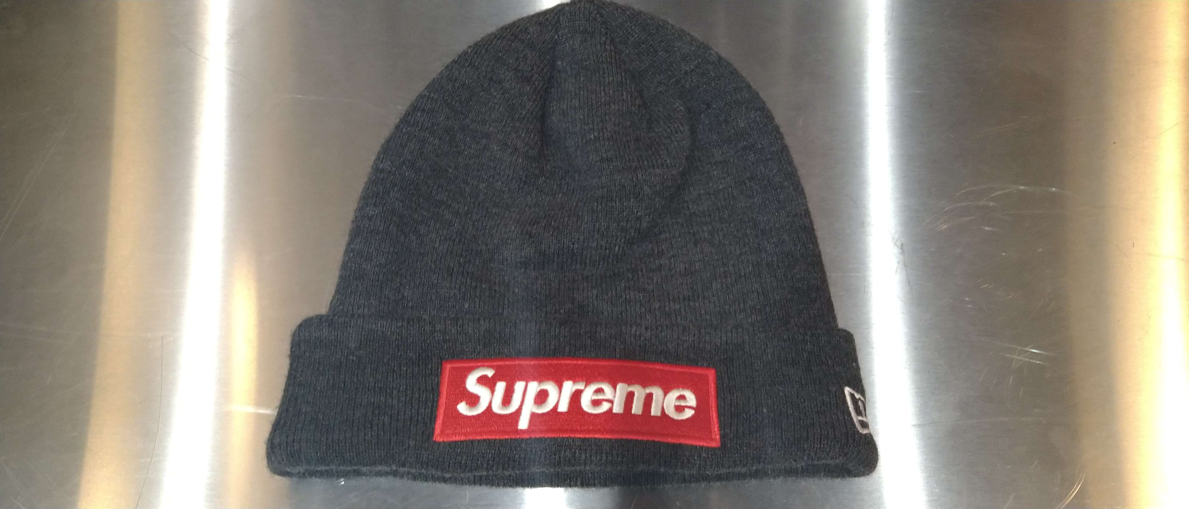 Supreme New Era® Box Logo Beanie "Charcoal" (21FW)