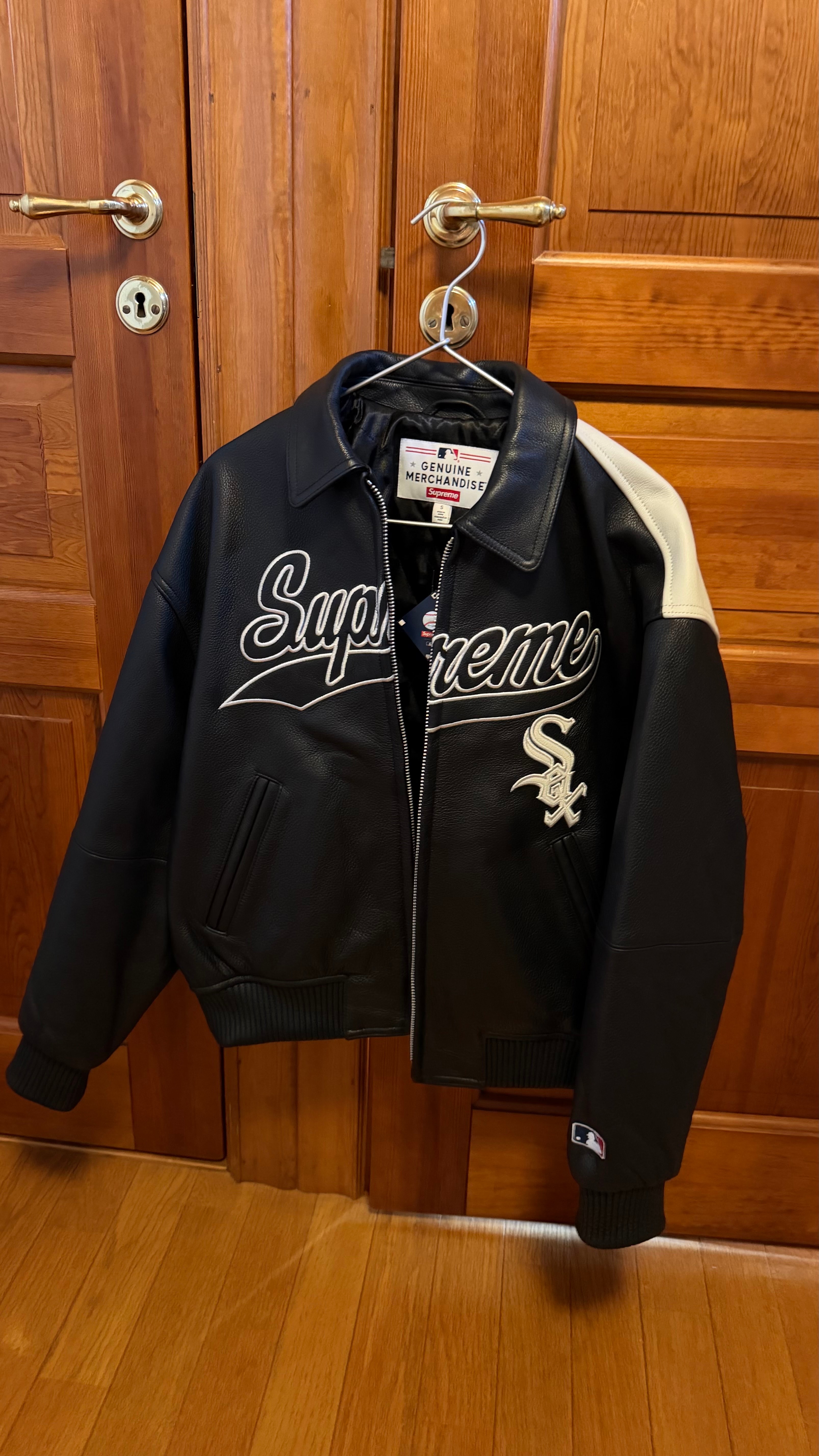 シュプリーム シカゴ ホワイトソックス レザー バーシティジャケット "ブラック"