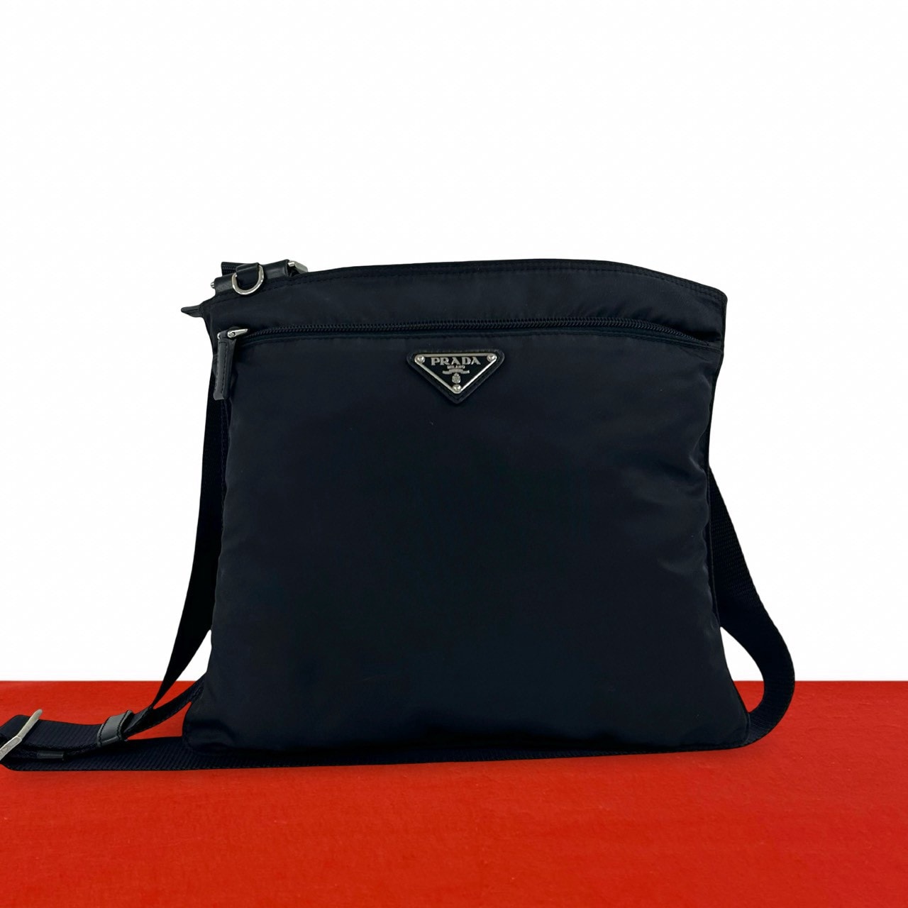 PRADA プラダ 三角ロゴ 金具 ナイロン ショルダーバッグ ネイビー
47994