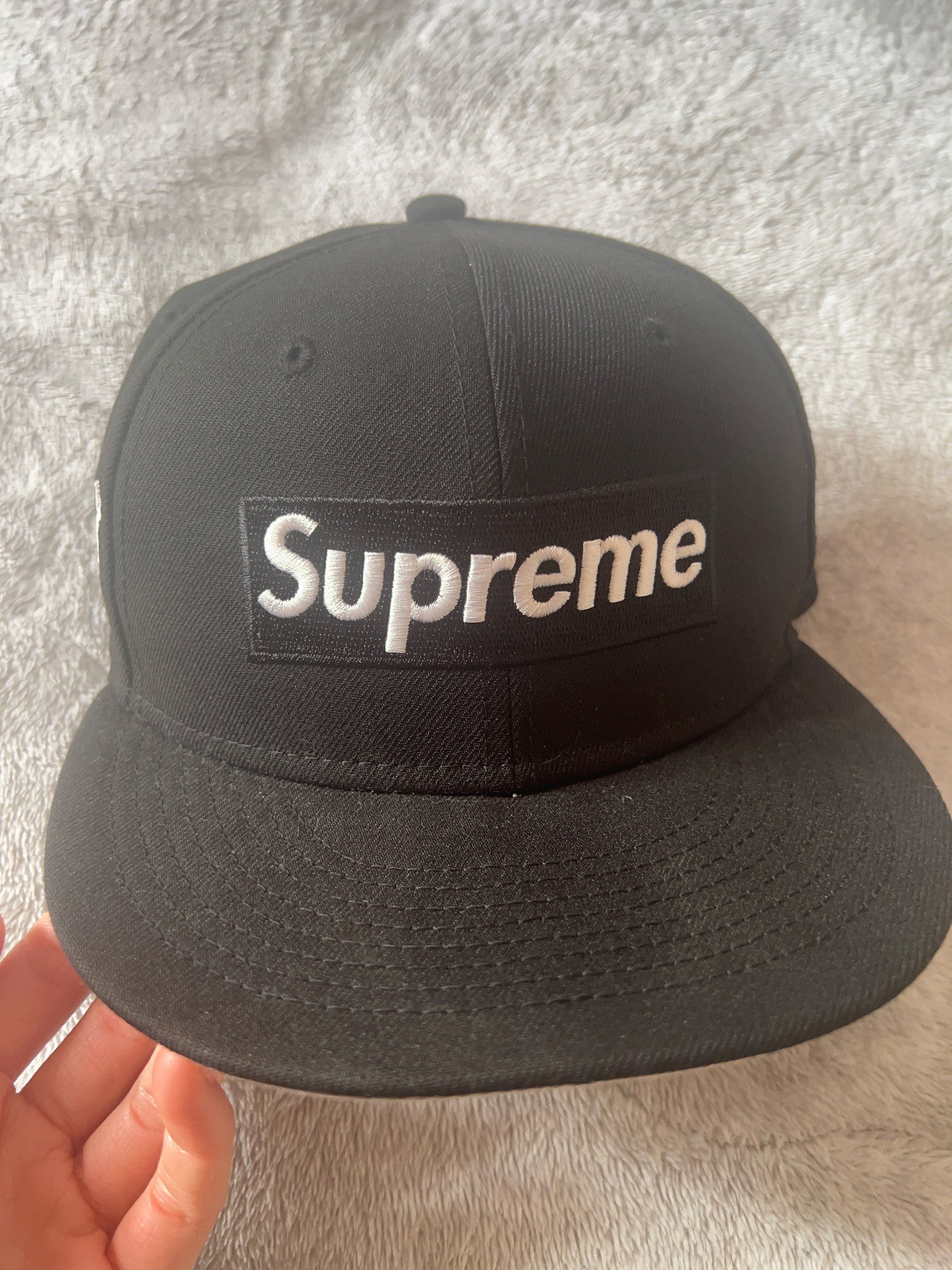 Supreme Money Box Logo New Era "Black"