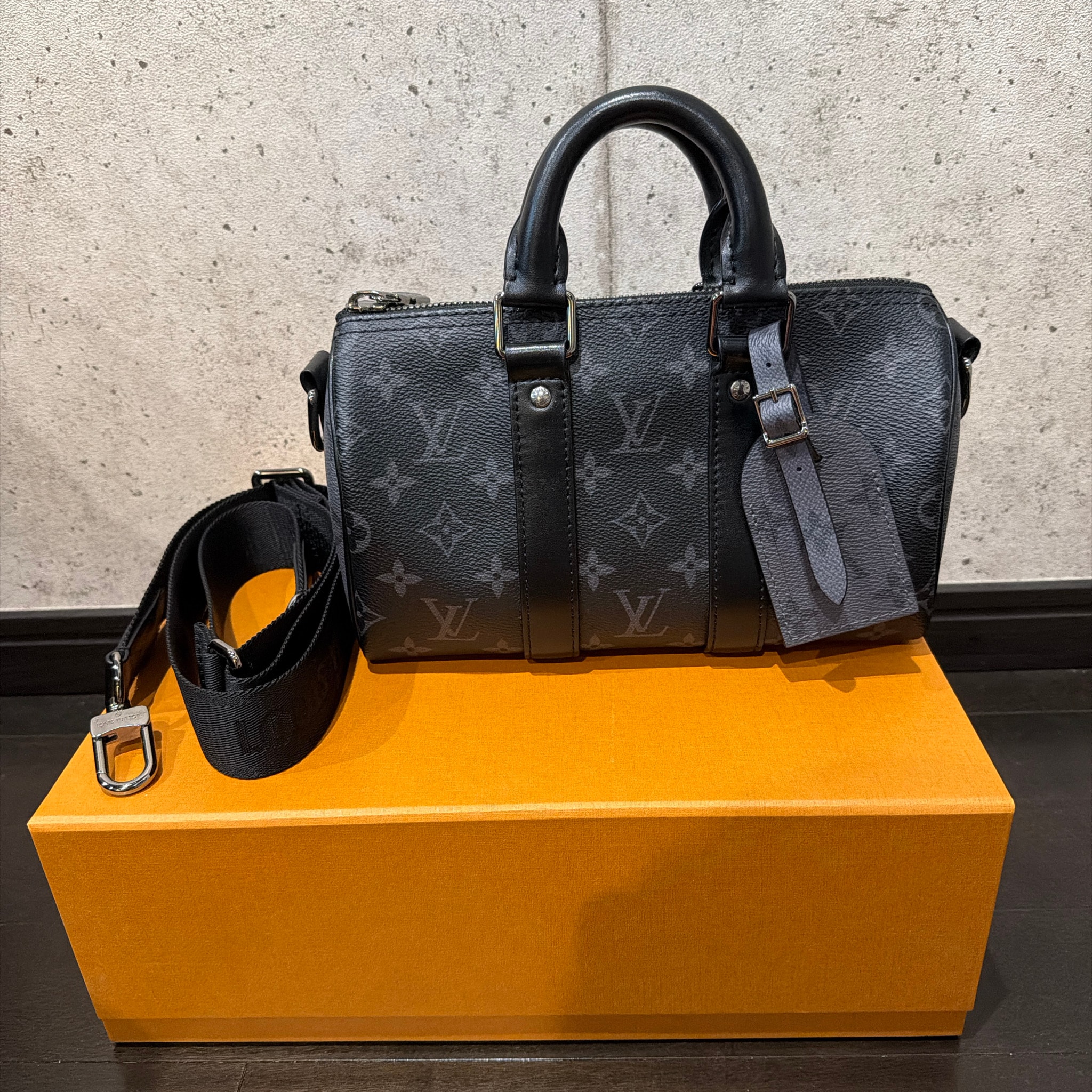 Louis Vuitton Keepall Bandoulière 25 Monogram Eclipse Reverse