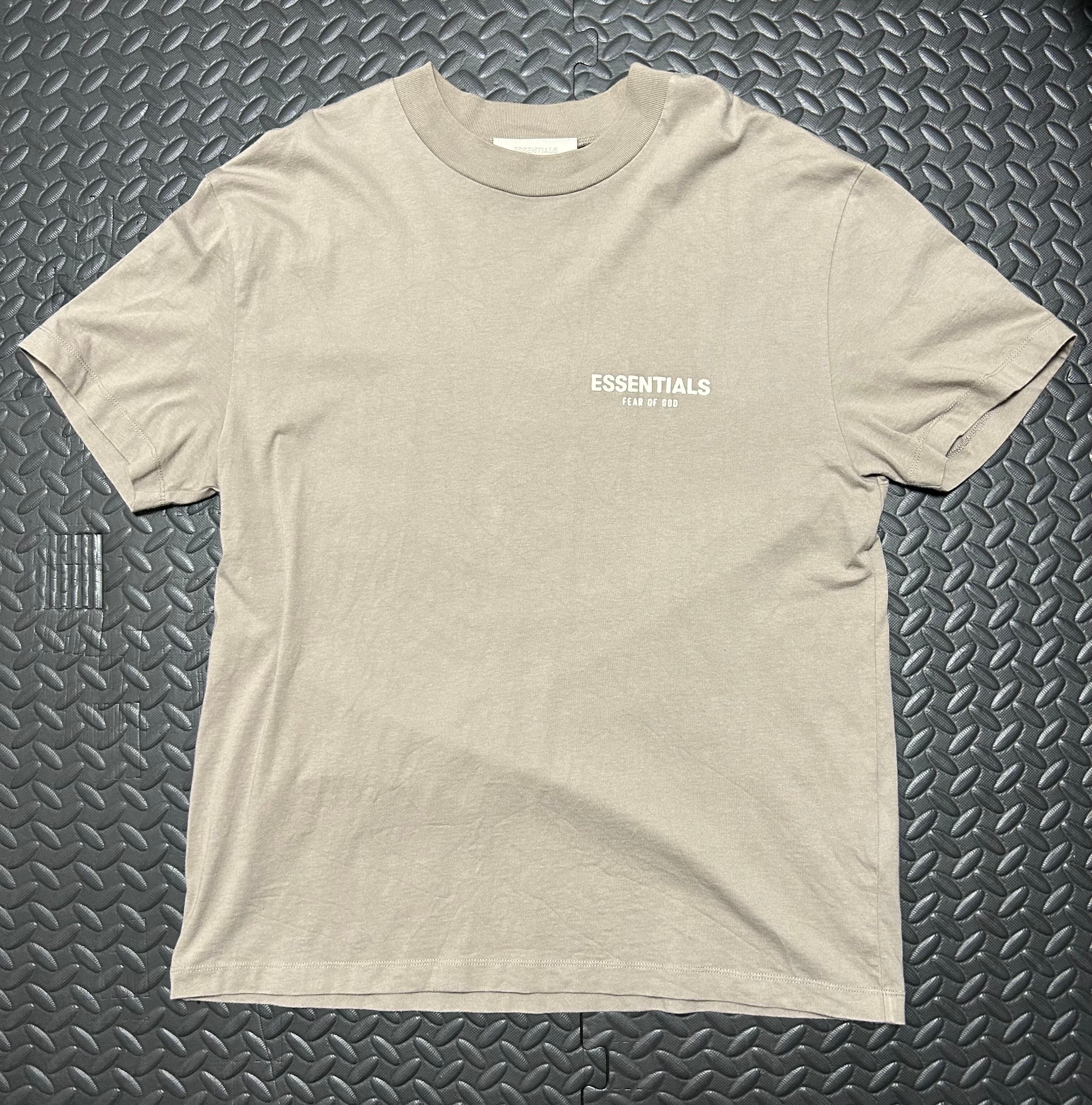 essentials Tシャツ