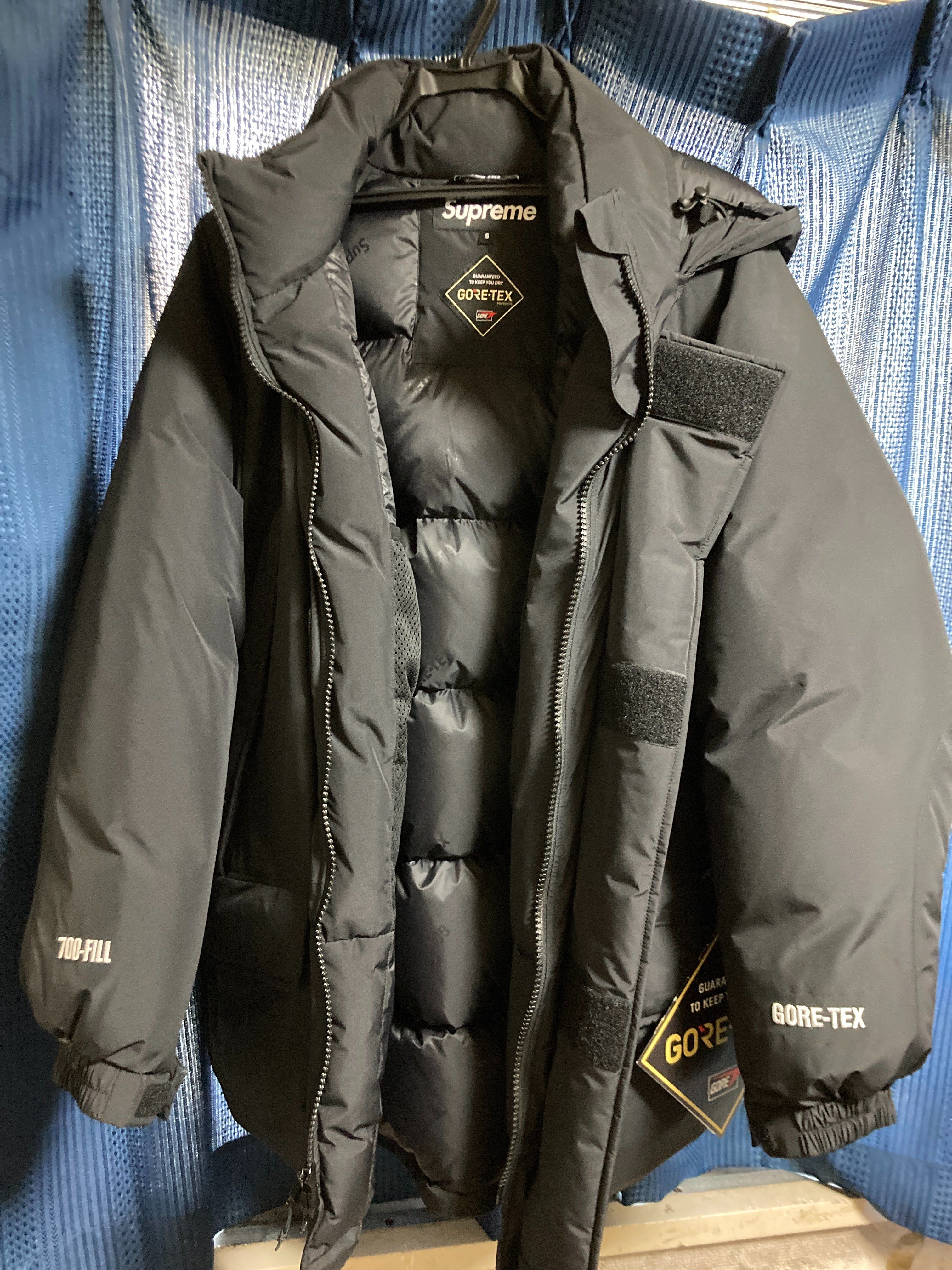 Supreme GORE-TEX 700-Fill Down Parka "Black"