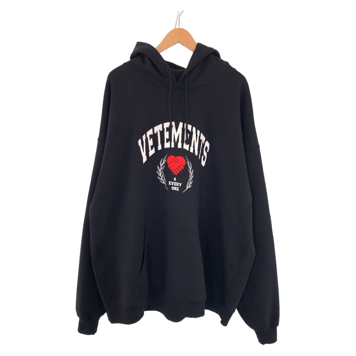 美品 VETEMENTS ヴェトモン 22AW SOLIDARITY EMBROIDERRED HOODIE サイズL ブラック 黒 ホワイト 白 コットン UA53HD420B パーカー フーディー メンズ 404455 【中古】